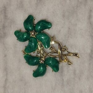 Coro Green Stone Flower Brooch Goldtone